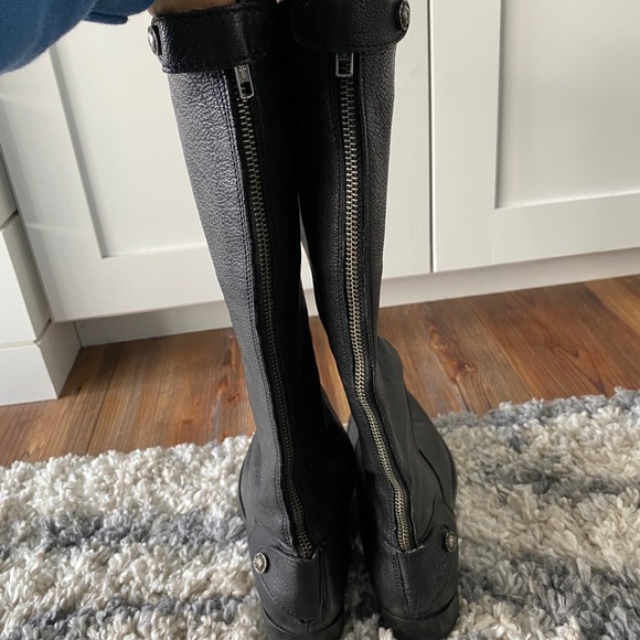 Frye Melissa Button Zip Black Boots, Size 6, EUC - Picture 3 of 5